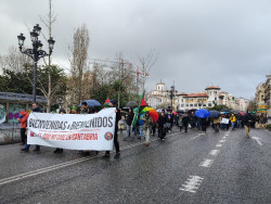 50 personas colapsan Santander  para apoyar a los menores migrantes que pod&iacute;an llev&aacute;rselos a sus casas