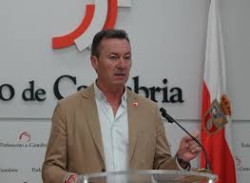 Al personaje no se le puede suceder (Revilla).  Carlos Magdalena