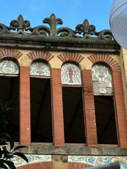 Amigos del Patrimonio de Laredo denuncia la "destrucción" de los azulejos del mercado