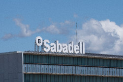 Banco Sabadell lidera las subidas del Ibex 35 (+3%) tras arrancar su recompra de hasta 435 millones