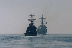 Buques de guerra de EEUU e Israel realizan maniobras en el mar Rojo