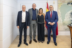 Buruaga reconoce la labor de Oliveira al frente de Solvay en Torrelavega con motivo de su jubilaci&oacute;n