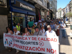 Casi 1.000 personas reivindican en Santander una sanidad p&uacute;blica de calidad y "sin recortes"