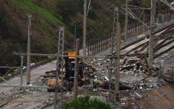 Cat&aacute;strofes ferroviarias o la inutilidad del Gobierno sanchista.      Jos&eacute; Antonio &Aacute;vila L&oacute;pez