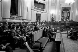 Cincuenta a&ntilde;os del trascendental informe de Su&aacute;rez al `Senado` franquista en favor de la Ley de Reforma Pol&iacute;tica