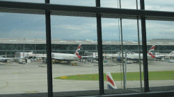 El Aeropuerto de Heathrow espera reabrir este s&aacute;bado tras cancelar todos los vuelos por un corte el&eacute;ctrico