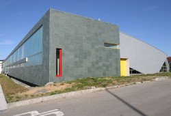 El Centro de Ocio Playa Dorada de Noja tendrá tres pistas de pádel cubiertas y una de atletismo