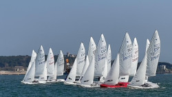 El Chiqui IV de Enrique Garcia de Soto &nbsp;como patr&oacute;n y Luis Abarca &nbsp;como tripulante se hicieron brillantemente con el trofeo Valnera , &nbsp;con 7 puntos