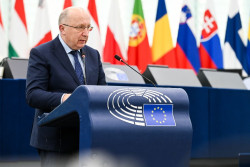 El comisario de Defensa cifra en 500.000 millones el d&eacute;ficit en inversi&oacute;n militar para cubrir necesidades de la UE