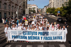 El comit&eacute; de huelga convoca una concentraci&oacute;n frente a Sanidad el 15 de junio, en la quinta semana de huelga nacional