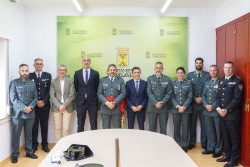 El exjefe de la Guardia Civil de Cantabria recoge el reconocimiento otorgado por la Polic&iacute;a de Torrelavega