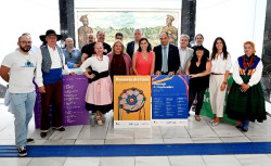El Folclore, la artesan&iacute;a y la gastronom&iacute;a se dan cita hoy en la Romer&iacute;a del Faro