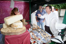 El Gobierno regional se compromete con la promoci&oacute;n de los quesos de Cantabria