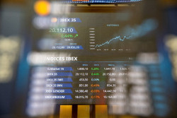 El Ibex 35 cierra la semana cayendo un 0,10%