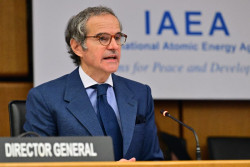 El jefe del OIEA alerta del riesgo de fugas radioactivas en Ir&aacute;n y se ofrece a viajar a la zona