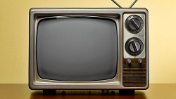 EL OCASO DE LA TELEVISION   Por David Pasarin