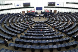 El Parlamento Europeo propone redirigir el turismo hacia destinos rurales y remotos para frenar la saturaci&oacute;n