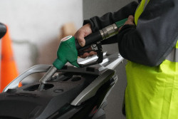 El precio del petr&oacute;leo cae hasta los 103 d&oacute;lares tras descartar Trump atacar Ir&aacute;n antes del 3 de noviembre