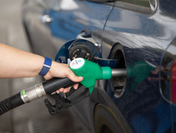 El precio del petr&oacute;leo vuelve a escalar hasta los 107 d&oacute;lares tras el cierre de un oleoducto en Arabia Saud&iacute;