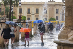 El sureste peninsular registrar&aacute; lluvias y bajada de m&aacute;ximas, que subir&aacute;n en el norte peninsular y en Canarias