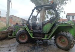  Extinguido el incendio de un tractor telesc&oacute;pico en Vald&aacute;liga