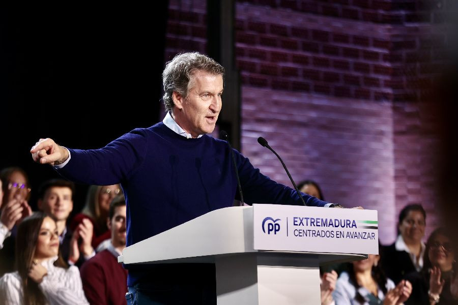 Feijóo reta a los socios del PSOE a no "seguir siendo encubridores" de la "espiral de delincuencia" que rodea a Sánchez