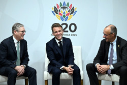 Francia, Alemania y Reino Unido unidos condenan los contraataques de Ir&aacute;n mientras S&aacute;nchez absolutamente solo, condena a EEUU