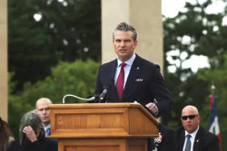 Hegseth compara el desembarco de Normand&iacute;a con la "invasi&oacute;n" de inmigrantes en costas de Espa&ntilde;a y otros pa&iacute;ses