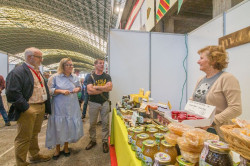 Inaugurada en Torrelavega la XV Feria Nacional Ap&iacute;cola con cerca de 60 expositores nacionales e internacionales
