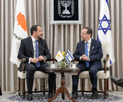 Israel pone en valor la visita del presidente chipriota horas despu&eacute;s del ataque hut&iacute; contra Ben Guri&oacute;n