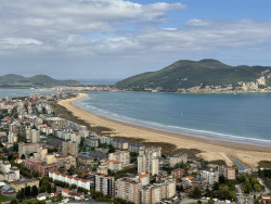 IU Laredo acusa al alcalde de permitir el "abuso" de las terrazas en el espacio p&uacute;blico