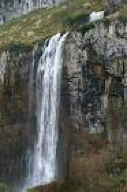 LA CASCADA DE CAILAGUA     Francisco Glez-Riancho Colongues