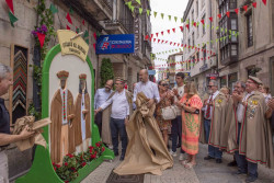 La Cristaler&iacute;a Robledo dedica un escaparate festivo al hojaldre de Torrelavega