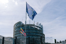 La Euroc&aacute;mara pide m&aacute;s fondos para defensa en el presupuesto de la UE para 2026