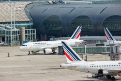 La huelga de controladores en Francia contin&uacute;a este viernes y suspende un 40% de vuelos en Par&iacute;s
