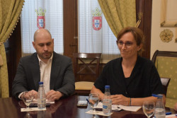 La ministra de S&aacute;nchez, el de la tumbona,M&oacute;nica Garc&iacute;a, llega a  Ceuta de postureo cuando muchos pensamos que S&aacute;nchez debe estar enfermo