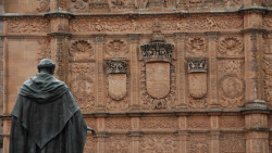 LA PRIMERA FORMULACIÓN TEÓRICA DE LA DEMOCRACIA  Por Juan Goti Ordeñana  Catedrático jubilado de la Universidad de Valladolid