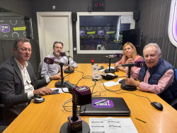 La tertulia de Claudio, Acebo y la pelea de gallos de Pablo y Pedro.        Carlos Magdalena