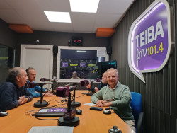 La tertulia de Teiba, en esta ocasión con Pelayo de moderador.       Carlos Magdalena