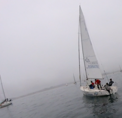 La tirada del J80 Santanderino se suspendi&oacute; por falta de viento.