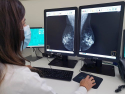 La tomos&iacute;ntesis con mamograf&iacute;a sint&eacute;tica mejora la detecci&oacute;n del c&aacute;ncer de mama