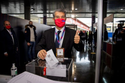 Laporta: "He ido a votar y ha salido el sol, animo a todos a votar"