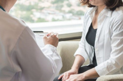 Las mujeres que toman terapia hormonal para la menopausia pueden ser m&aacute;s resistentes a las infecciones de orina