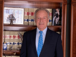 Los del PSOE y los del PP deber&iacute;an empezar a pensar m&aacute;s en Cantabria y menos en Madrid. por Carlos Magdalena