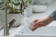 Los hogares c&aacute;ntabros, los que m&aacute;s agua consumieron en 2024, seg&uacute;n el INE