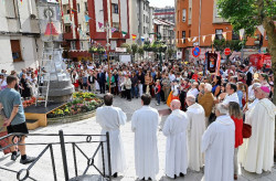 Los vecinos de Perines celebran la fiesta de la Virgen del Pilar, patrona del barrio