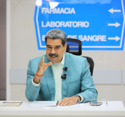 Maduro aboga por combatir la "guerra psicol&oacute;gica" de EEUU: "&iquest;C&oacute;mo se dice imb&eacute;cil en ingl&eacute;s?"