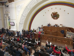 Maduro sigue los tr&aacute;mites para coronarse de nuevo dictador de Venezuela