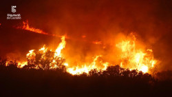 Medios a&eacute;reos se incorporan al dispositivo para luchar contra el fuego en el incendio de Segorbe