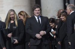 Milei describe como "interesante" su relaci&oacute;n con el Papa tras pedirle perd&oacute;n por los "exabruptos"